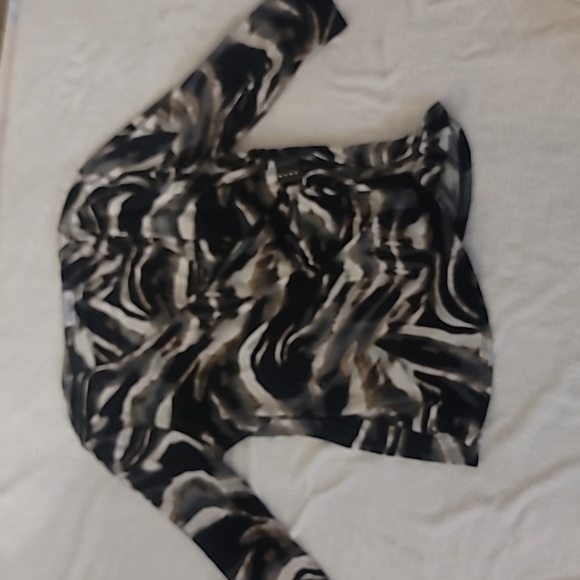 Woman's blouse - Picture 3 of 5